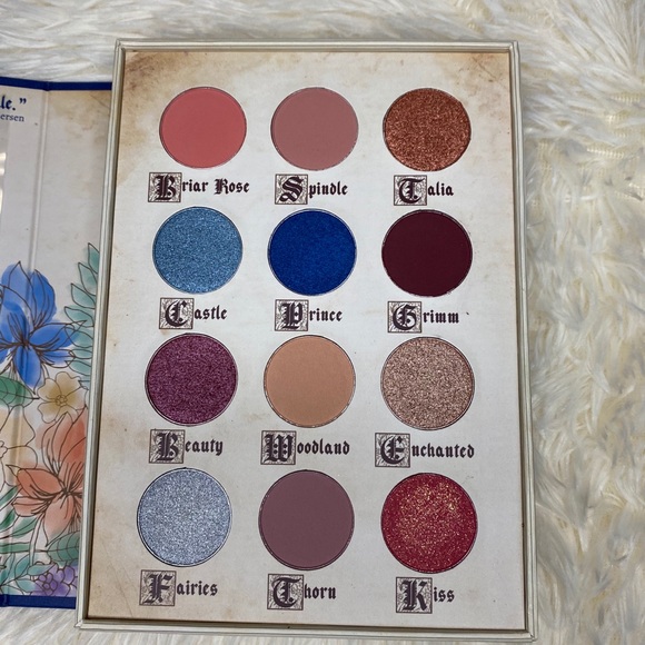 Fairy tales Little Briar Rose Eyeshadow Palette - Picture 2 of 2